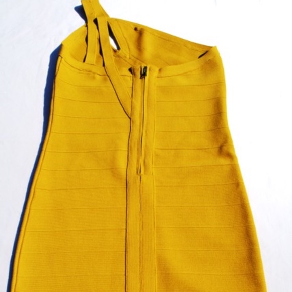 Never worn size small one strap dress from Guess. - Picture 3 of 4